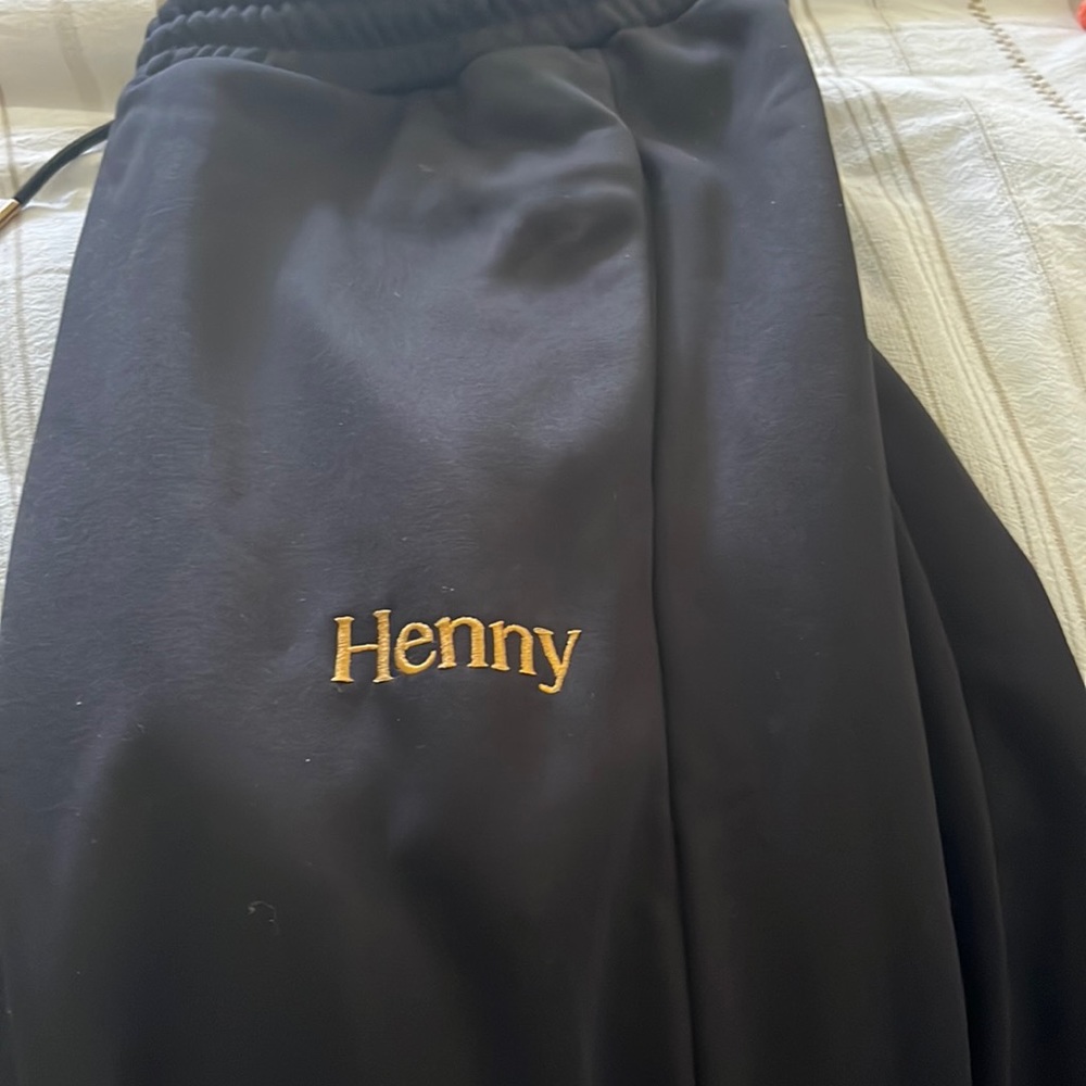 Black jogging pants